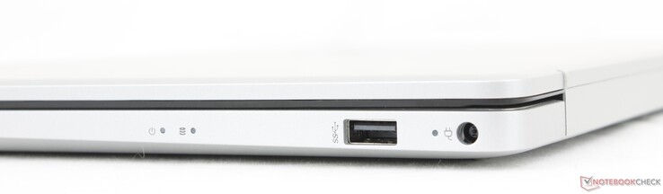 Höger sida: USB-A (5 Gbps), AC-adapter