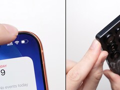 iPhone 17 Pro Max (vänster) och Galaxy S25 Ultra (höger) efter ett falltest på 1 meter. (Bildkälla: PhoneBuff på YouTube, skärmdump)