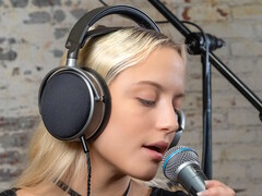 Audeze LCD-S20 plana hörlurar med slutet bakstycke ger exakt ljudåtergivning med kraftfull bas för studioanvändning. (Bildkälla: Audeze)