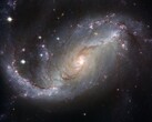 En bild som visar galaxen NGC 1672 och stjärnor i universum. (Bildkälla: WikiImages - Pixabay)