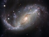 En bild som visar galaxen NGC 1672 och stjärnor i universum. (Bildkälla: WikiImages - Pixabay)