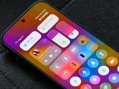 HyperOS 4 beta har lanserats på den första omgången av kompatibla enheter. Bild: Xiaomis nya Liquid Glass-liknande design som visas i kontrollcentret.