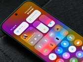 HyperOS 4 beta har lanserats på den första omgången av kompatibla enheter. Bild: Xiaomis nya Liquid Glass-liknande design som visas i kontrollcentret. 