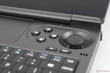 Styrenhetens ingångar är Switch-liknande i storlek och taktilitet, men deras ergonomi är sämre
