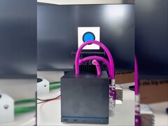 Steam Machine modifierad med vattenkylningskomponenter.