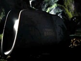 Den mörkare bilden visar laddningsstationen för 8BitDo Pro 3 Tomb Raider-utgåvan.