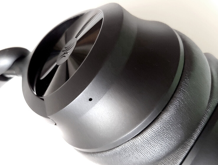 Vänster öronkåpa.