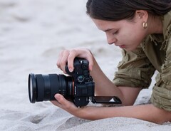 Sony A7 V spegellös hybridkamera med förstapartsobjektiv