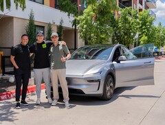Denna Tesla Model Y är det första fordonet någonsin som har levererats autonomt (Bildkälla: Tesla)