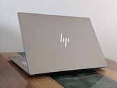 Den nya OmniBook Ultra 14 levereras med en uppgraderad OLED-skärm på 120 Hz istället för den ursprungliga IPS-skärmen på 60 Hz