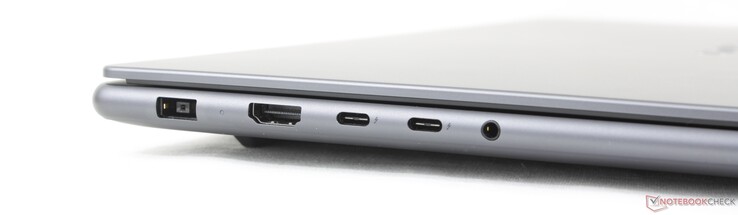 Vänster: Nätadapter, HDMI 2.1, 2x USB-C Thunderbolt 4 med DisplayPort 2.1 + Power Delivery, 3,5 mm headset