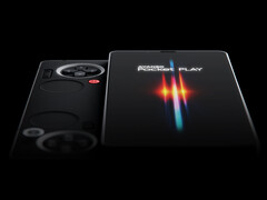 Pocket Play kommer att drivas av en gammal flaggskepps-SoC. På bilden: en kampanjbild som visar den svarta versionen av speltelefonen. (Bildkälla: Ayaneo)