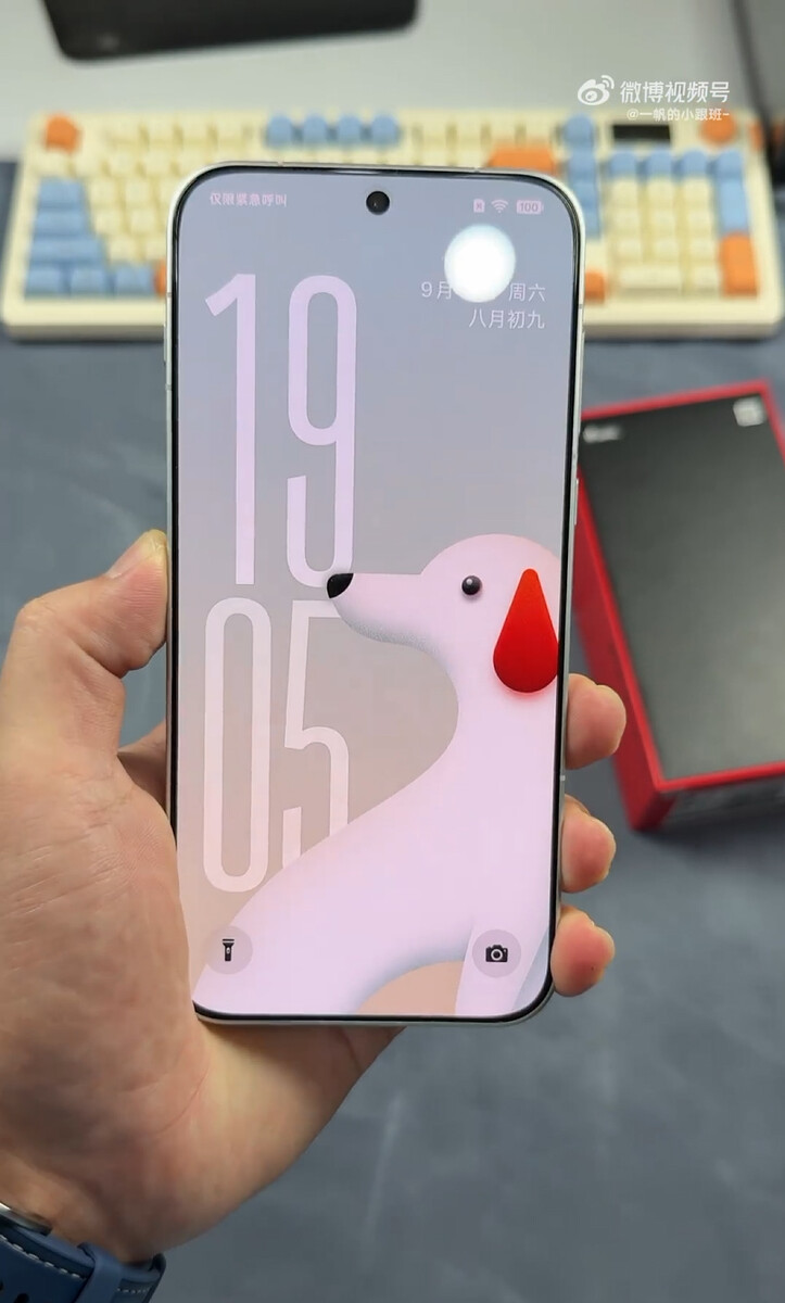Framsidan av OnePlus 16
