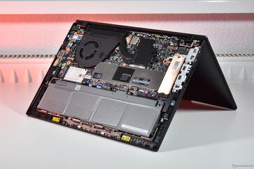 Lenovo ThinkPad P14s Gen 6 AMD: Internt