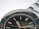 Närbild av Seiko 5 Sports SKX HDB005 som framhäver dess mörkgröna urtavla