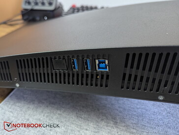Ingångar: 2x USB-A, 1x USB-B (uppströms) för KVM-funktion