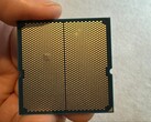 En användare har delat bilder på en utbuktning i sin Ryzen 9 9950X3D CPU som var ihopkopplad med ett ASRock-moderkort. (Bildkälla: I_fliu på Reddit)