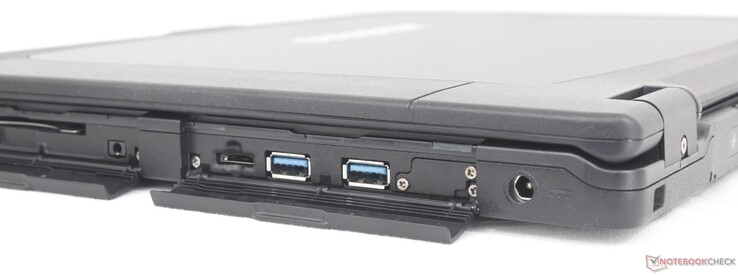 Höger sida: Smart Card-läsare, 3,5 mm headset, MicroSD-läsare, 2x USB-A 3.2 Gen. 2, AC-adapter