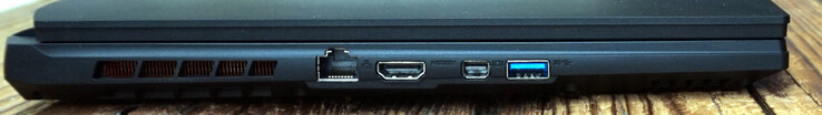 Vänster: 2,5-Gbit LAN, HDMI, DisplayPort, USB-A (5 Gbit/s)