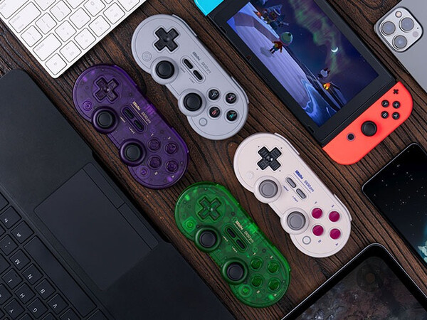 8BitDo SN30 Pro Bluetooth controller finns tillgänglig i fyra färger, varav två har en genomskinlig design. (Bildkälla: 8BitDo)