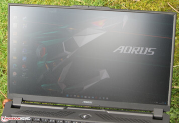 Aorus 17 utomhus