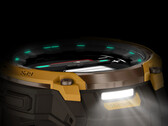 Instinct Crossover AMOLED med LED-ficklampan aktiverad. (Bildkälla: Garmin)