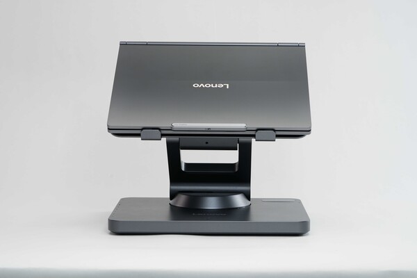 Lenovo Smart Motion Concept arbetar med en Lenovo AI PC. (Bildkälla: Lenovo)