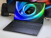 2025 Blade 18 (Bildkälla: Notebookcheck)