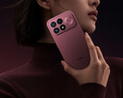 K100 Pro kostar från 548 dollar. På bilden: telefonen i rött.