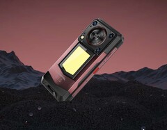 Den robusta smartphonen Oukitel WP56 har ett rejält batteri på 16 000 mAh för långa drifttider. (Bildkälla: Oukitel)