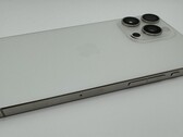 En prototyp av iPhone med taptiska knappar. (Bildkälla: Apple Insider)