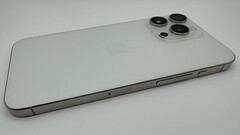 En prototyp av iPhone med taptiska knappar. (Bildkälla: Apple Insider)