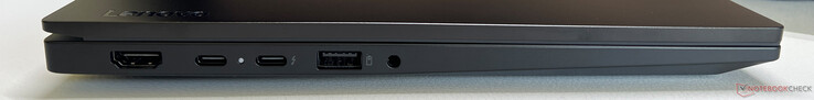 Vänster: HDMI 2.0, USB-C 3.2 Gen 2 (20 GBit/s, DisplayPort 1.4, Power Delivery 3.1), USB-C 4.0 med Thunderbolt 4 (40 GBit/s, DisplayPort 2.1a, Power Delivery 3.1), USB-A 3.2 Gen 1 (5 GBit/s, strömförsörjd), 3,5 mm ljud