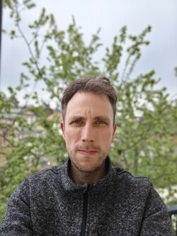 Selfie med OnePlus 15T:s frontkamera