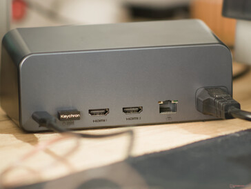 MOKiN 13-i-1 USB-C-dockningsstation med anslutningar på baksidan
