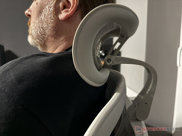 Från en höjd av cirka 180 cm bör dock nackstödet sitta lite högre