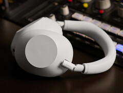Sony har återgått till en vikbar formfaktor för sina senaste hörlurar i WH-1000X-serien. (Bildkälla: Sony)