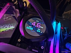 Aorus Waterforce X II 360: LCD-display för pump