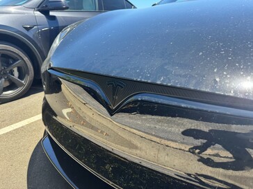 Den nya Model S har en kamera i den främre stötfångaren och omgivande belysning.