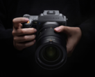 Nya Hasselblad X2D II 100C (bilden) har LiDAR-assisterad fokusering och en ny AF-belysning som också fungerar som självutlösarindikator. (Bildkälla: Hasselblad)