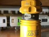 USB-porten på EDC-ficklampan kan täckas över för att skydda den