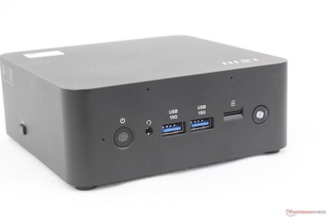Framsida: Power-knapp med fingeravtrycksaktivering, 3,5 mm headset, 2x USB-A (10 Gbps), MicroSD-läsare, CoPilot-knapp
