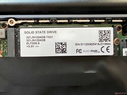 M.2 2280 SSD är ansluten via PCIe 4.0.