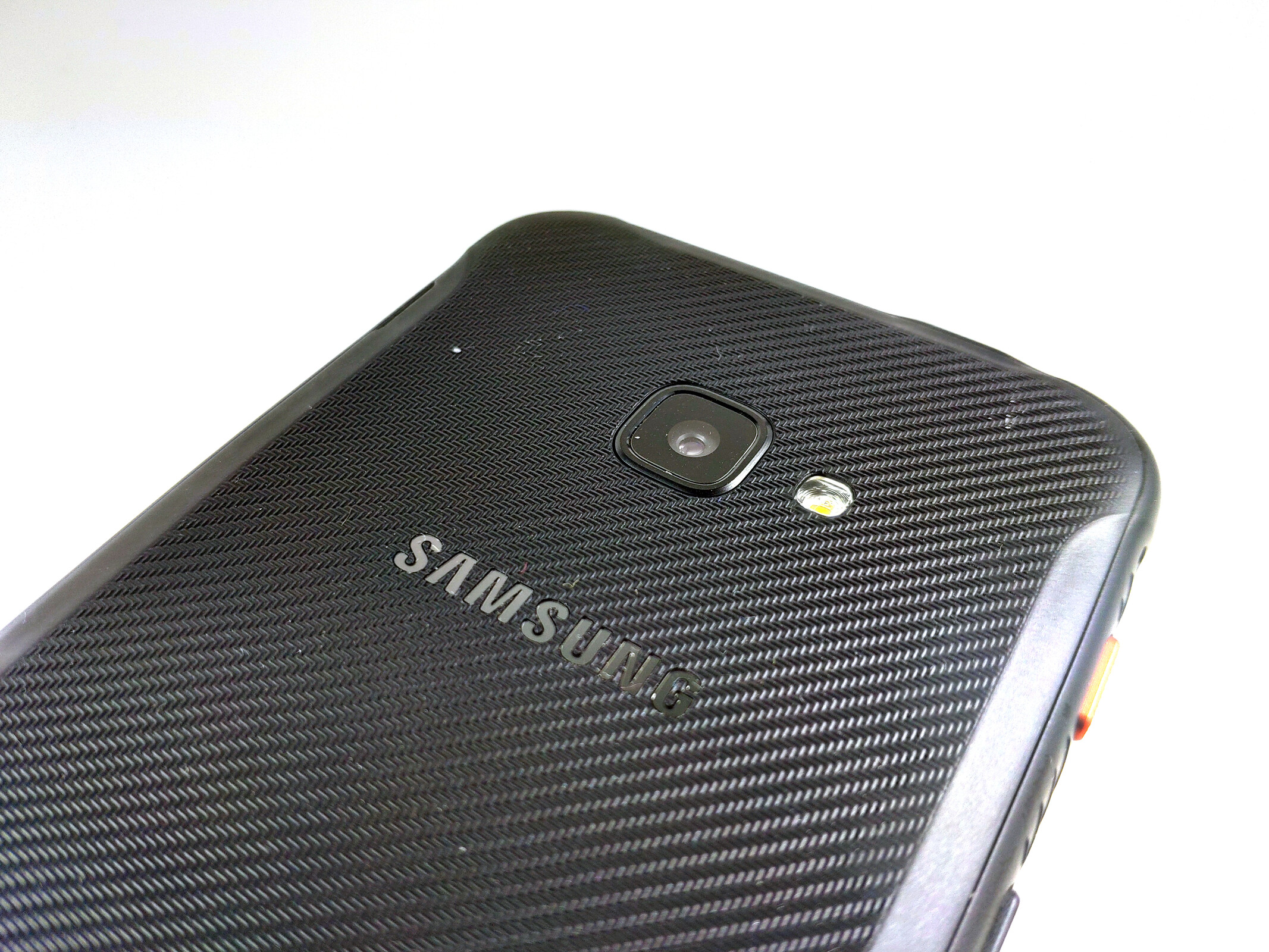 Test av den robusta telefonen Samsung Galaxy XCover 4s: En sällsynt