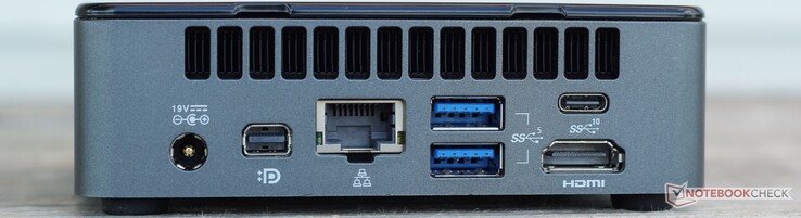 Bakåt: DC in, Mini DisplayPort 1.4, Gigabit LAN, 2x USB-A 3.2 Gen 1, USB-C 3.2 Gen 2, HDMI 2.0