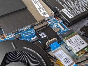 Obemannad sekundär M.2-plats stöder endast kortare 2242 SSD-enheter
