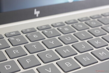 Tangenterna är högre och klickar mer än förväntat för en budgetlaptop