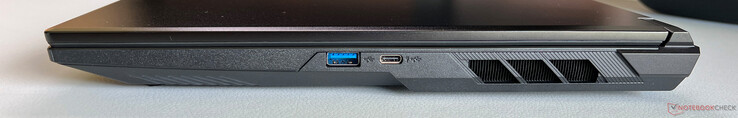 Höger sida: USB-A 3.2 Gen.2 (10 GBit/s), USB-C 3.2 Gen.2 (10 GBit/s, DisplayPort 2.1, Power Delivery)