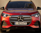 Den nya Mercedes GLA lanseras som en elbil med 800-voltsteknik, men för att kunna ladda vid 400-volts snabbladdningsstationer krävs en DC-booster som tillval.