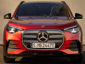 Den nya Mercedes GLA lanseras som en elbil med 800-voltsteknik, men för att kunna ladda vid 400-volts snabbladdningsstationer krävs en DC-booster som tillval.